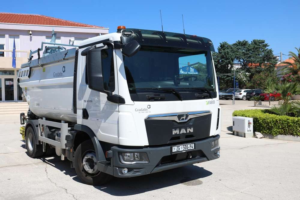 ČISTI OTOK  Vir dobio dva kamiona za prikupljanje miješanog komunalnog otpada ukupne vrijednosti 402.663 eura s PDV-om.