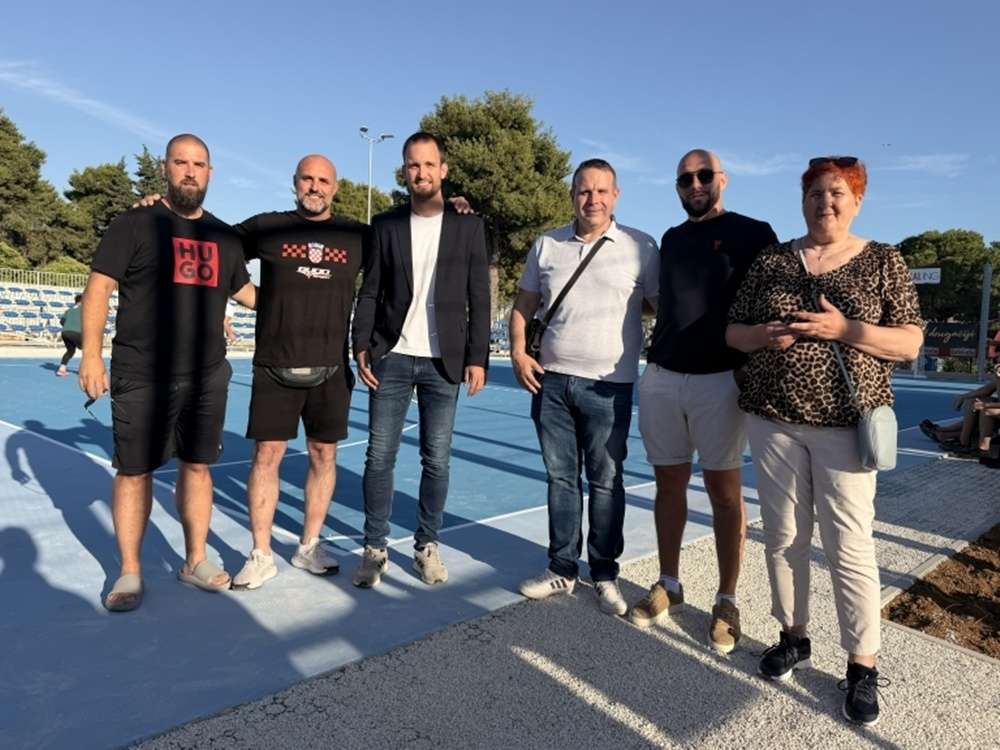 IGRALIŠTE NA SMILJEVCU U NOVOM RUHU Započeo turnir sv. Ante na novouređenom igralištu