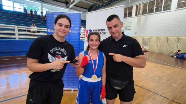 BK ARES DIABOLIK Dvije prvakinje Hrvatske, pehar najbolje boksačice i pet državnih medalja