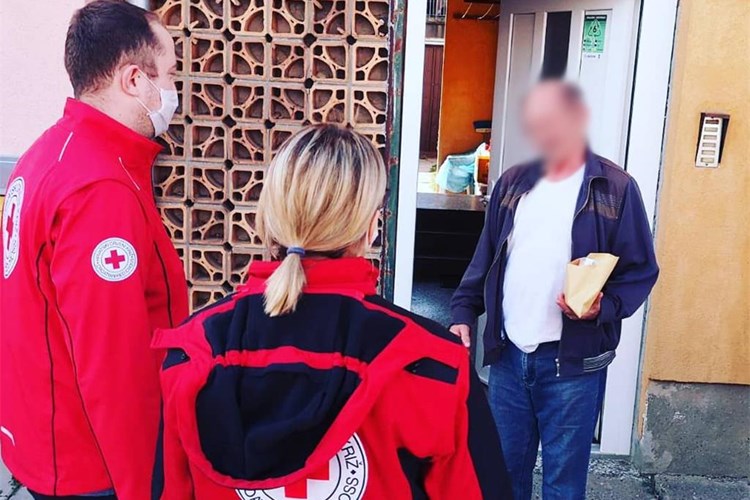 Hrvatski crveni križ upozorava na lažne volontere koji varaju stare i nemoćne