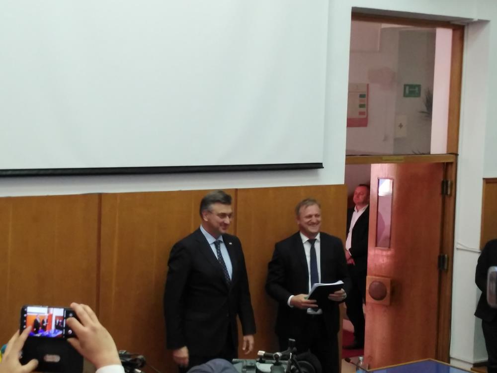 Premijer Plenković u Zadru uručio ugovore vrijedne 135 milijuna kuna