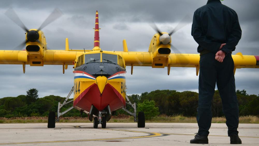 Airtractor gasi požar kod Posedarja, helikopter Mi-8 angažiran na požarištu na Braču