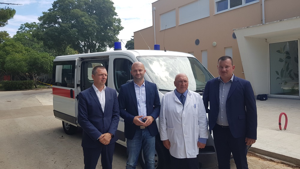 Zavod za hitnu medicinu Zadarske županije donirao vozilo za sanitetski prijevoz Psihijatrijskoj bolnici Ugljan