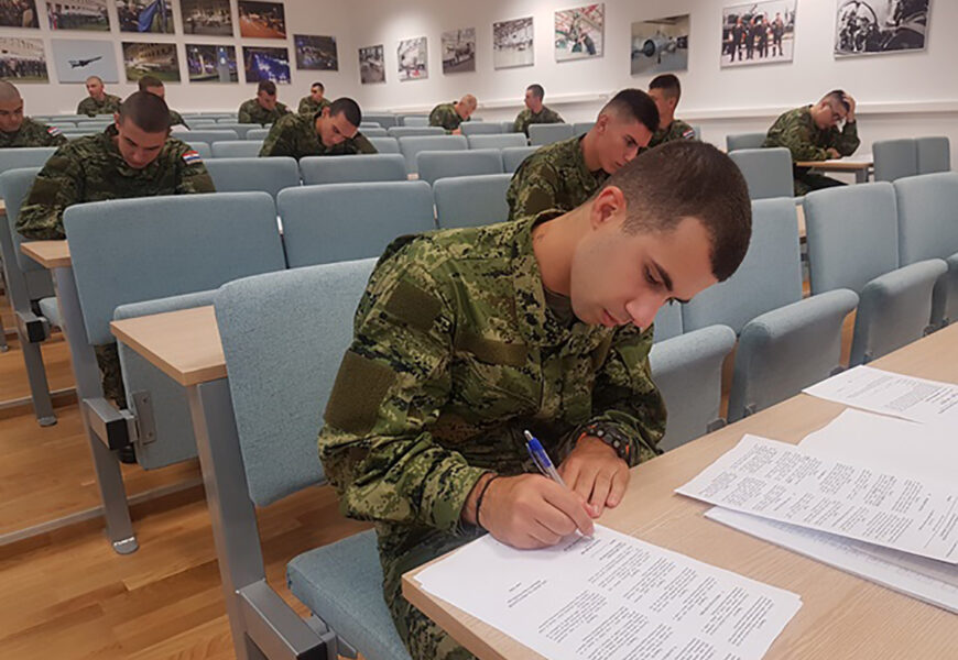 U vojarni u Zemuniku započela obuka budućih zrakoplovnih tehničara