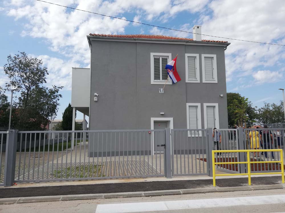NOVI POČETAK 50 - ak đaka vraća se u obnovljenu OŠ Ploče, 9 prvašića čeka i produženi boravak...