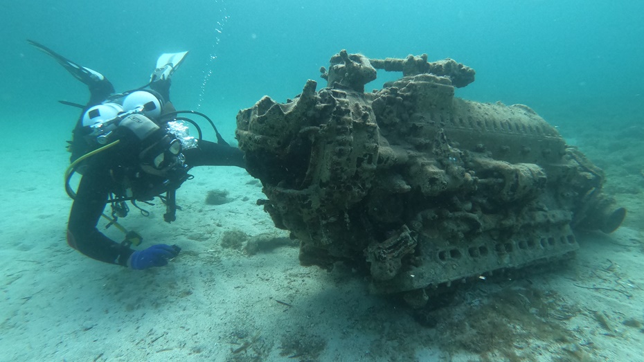 VAŽAN NALAZ NA MORSKOM DNU KOD RIVNJA  Avionski motor dopremljen u konzervatorsku radionicu