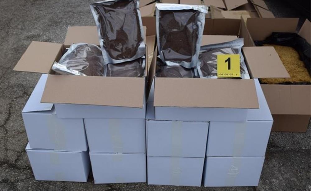 GRAČAC Policija uhvatila muškarca (50) koji je u kamionu prevozio više od 200 kg duhana