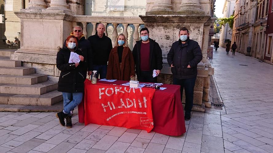 POTAKNUTI ŠTRAJKOM RADNICA MENZE Forum mladih SDP-a na Narodnom trgu građane informirao o Zakonu o radu i radničkim pravima