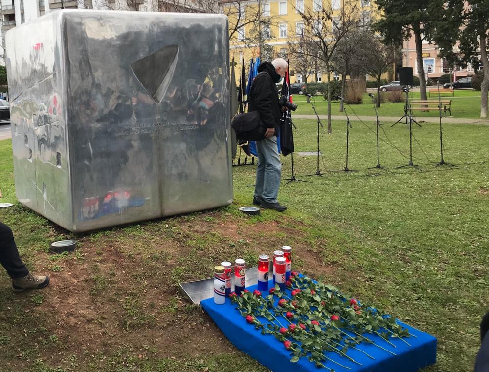 OBILJEŽAVANJE VRO MASLENICA Milanović i vojni vrh  zbog ustaških obilježja napustili obilježavanje BANOŽIĆ: VRO Maslenica povezala je sjever i jug i bila prekretnica za sve daljenje operacije