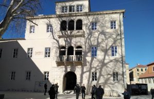 PREDSTAVLJENA KONCERTNA SEZONA Ova koncertna sezona donosi 32 koncerta u 3 različita ciklusa