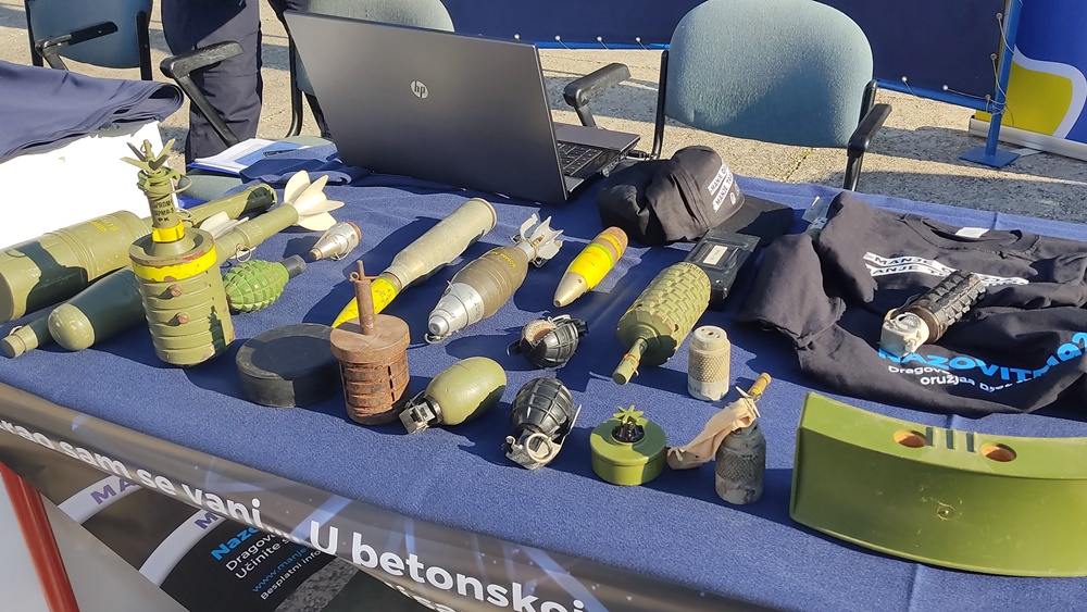 PU ZADARSKA Dvojica građana predali policiji arsenal oružja