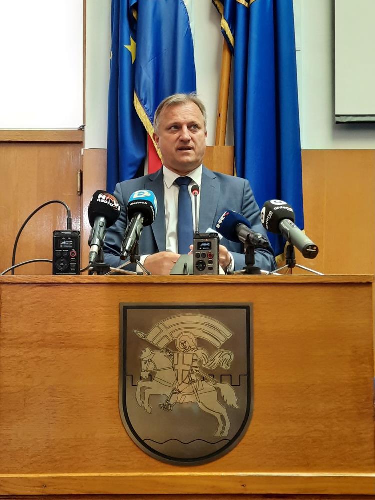 REAKCIJA GRADONAČELNIKA Branko Dukić: "Oštro osuđujem napade na predstavnike KK Crvena zvezda i novinare!"