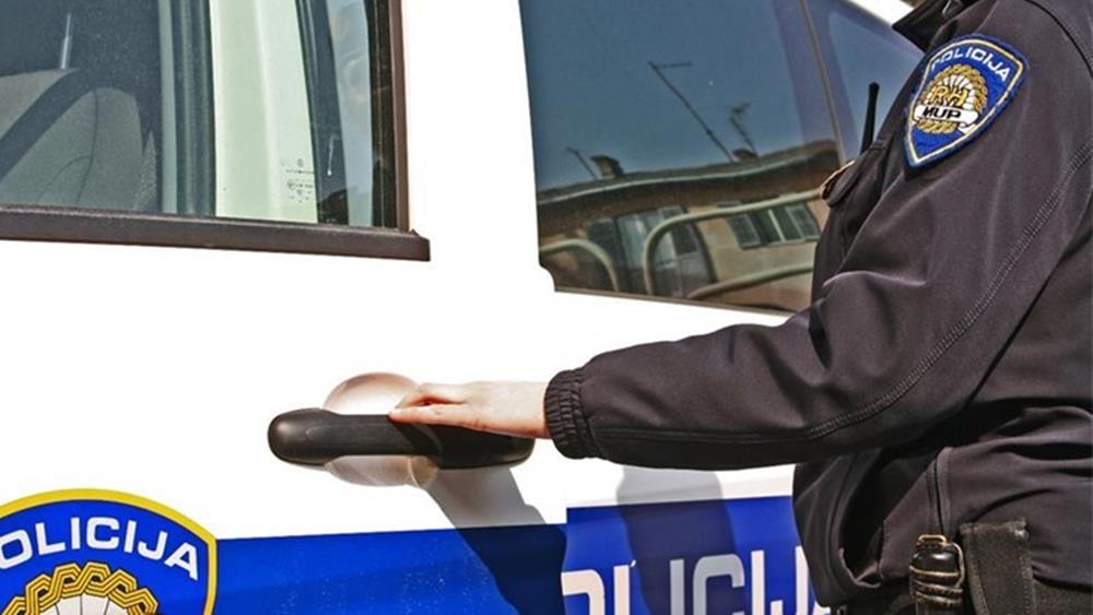Kazneno prijavljen za prijetnju, prisilu prema službenoj osobi, tešku krađu i oštećenje tuđe stvari