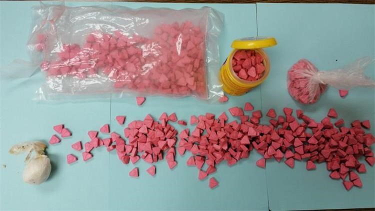 Pag: Zatečeni sa 740 tableta droge ecstasy