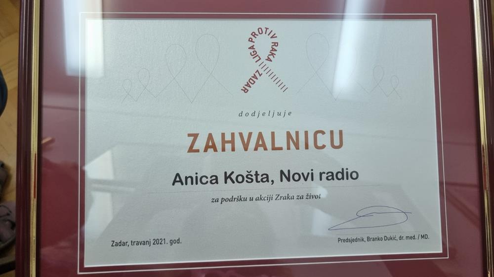 LIGA PROTV RAKA URUČILA ZAHVALNICE SVIMA KOJI SU PODRŽALI AKCIJU „ZRAKA ZA ŽIVOT“ Direktorica Novog Radija Anica Košta s ponosom primila zahvalnicu!