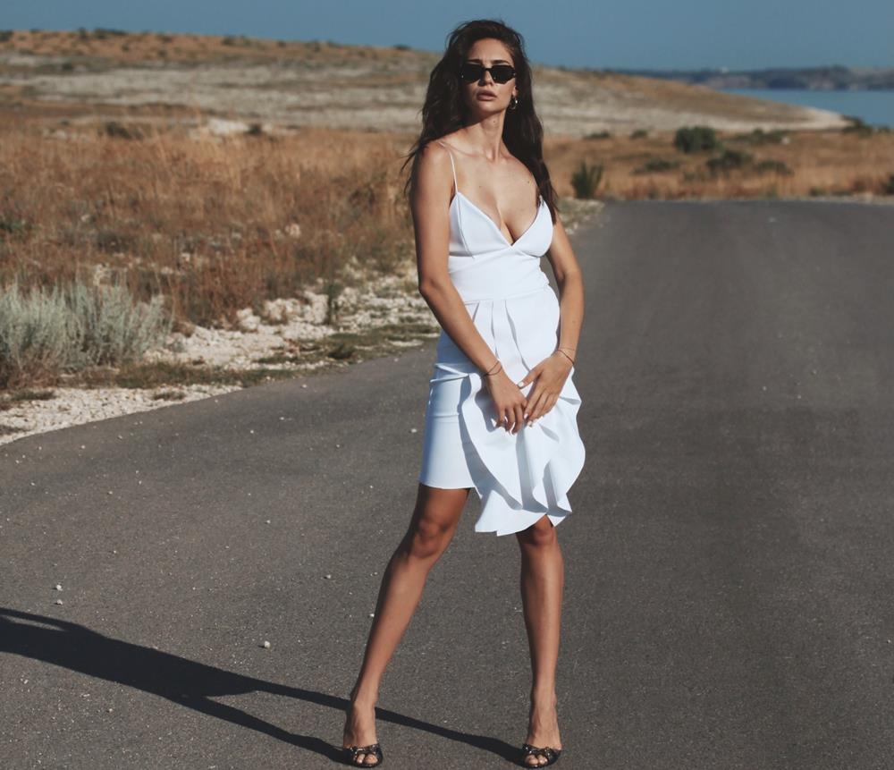 LADY IN WHITE Kolekcija bijelih haljina branda Becha stvorenih za duge tople dane