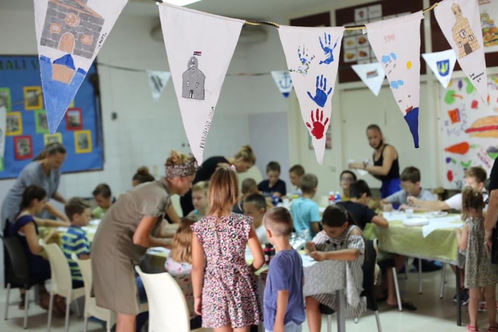 RASPIVANE BIBINJSKE ZASTAVE Radionica koja je spojila prošlost i sadašnjost, velike i male