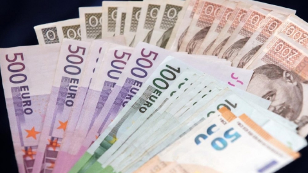 Hrvatska večeras uvodi euro i ulazi u Schengen