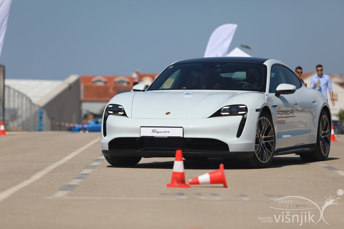 Na Višnjiku Porsche oduševio brojne ljubitelje brzih automobila