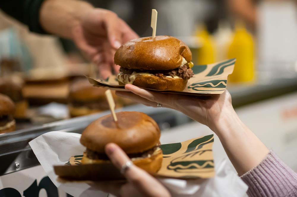 Meat Me 2.0 u velikom finalu: Kiša, pašticada s njokima i dobri burgeri obilježili petak, u subotu je pravo veliko finale