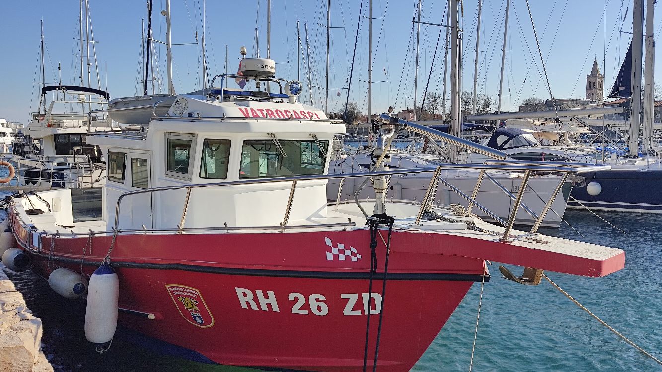 GRIJALICA KRIVA ZA POŽAR NA PLOVILU Vlasnik (62) zadobio opekline po cijelom tijelu