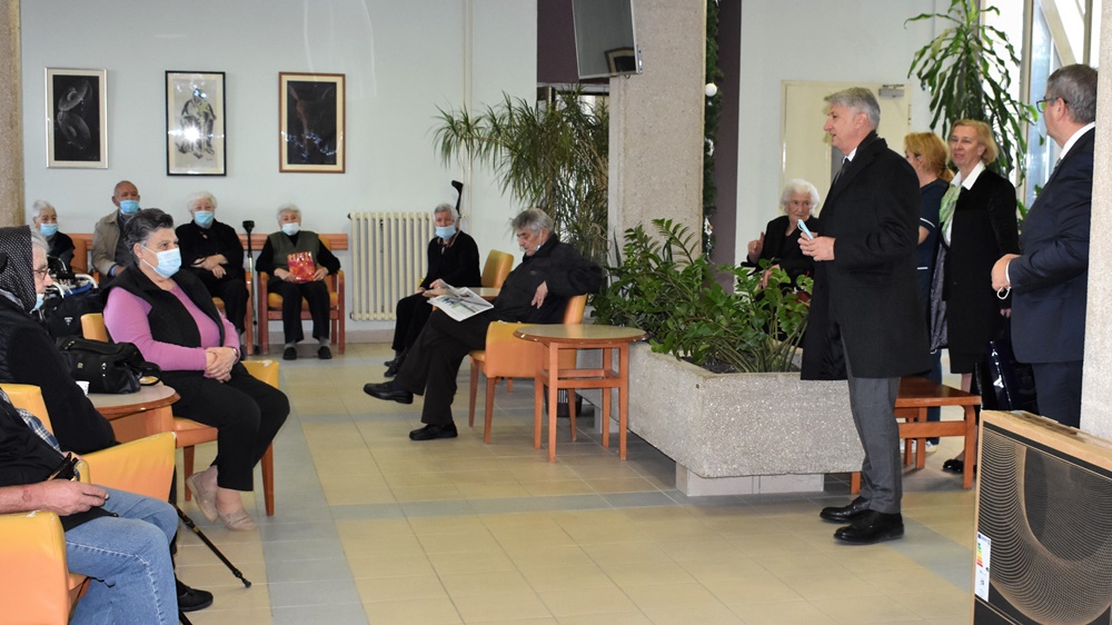 ŽUPAN POSJETIO DOM ZA STARIJE I NEMOĆNE Od nove godine povećanje subvencije za smještaj u privatnim domovima