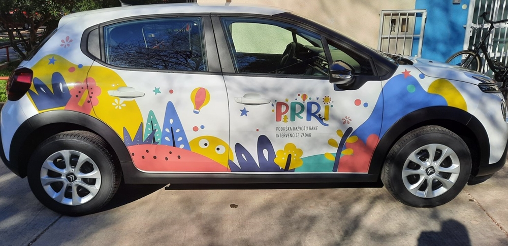 PROJEKT "PODRŠKA RAZVOJU RANE INTERVENCIJE“ Gradonačelnik Dukić voditelju Kabineta za ranu intervenciju predao ključeve automobila za potrebe mobilnog tima
