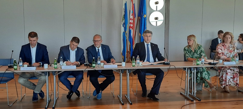 Plenković u Punta Skali o turističkim podacima; ruše se rekordi; iznos fiskaliziranih računa 20 i pol milijardi kuna što je 33% više nego 2019.!