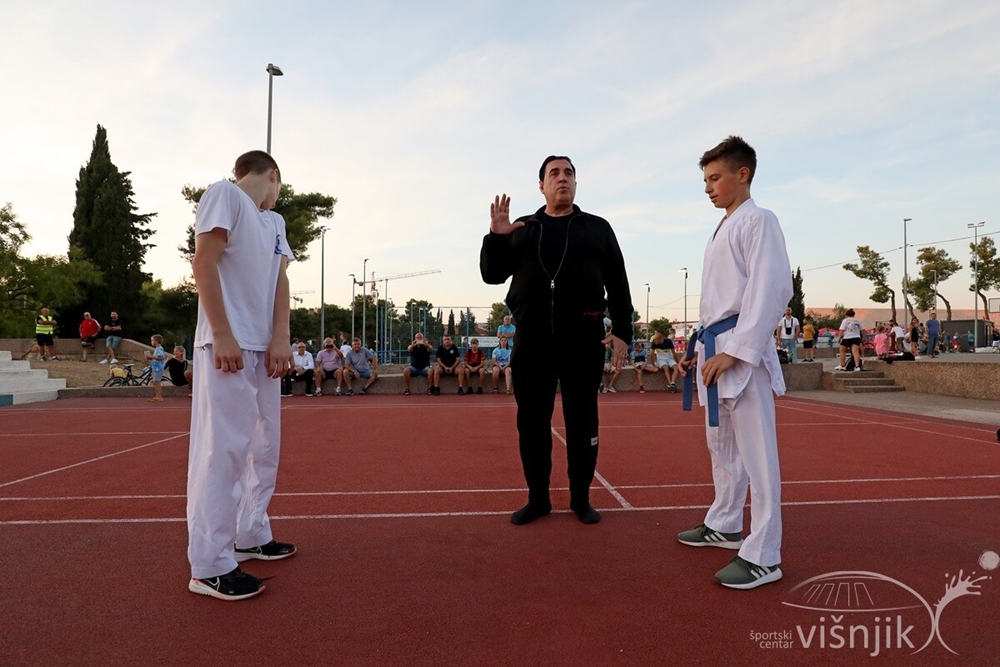 Enver Idrizi demonstrirao karate i uskliknuo: EP ’24. na Višnjiku!