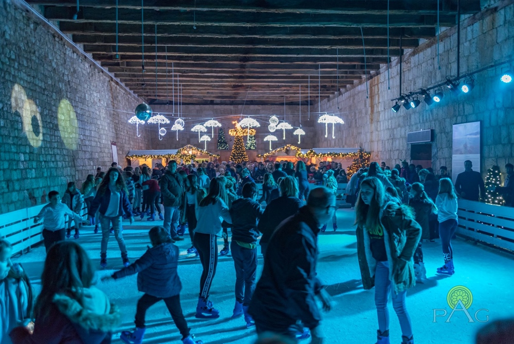 ADVENT U PAGU UZ KLIZALIŠTE I LEDENU BAJKU Adventski program prepun kulturnih, glazbenih i umjetničkih događanja za sve uzraste