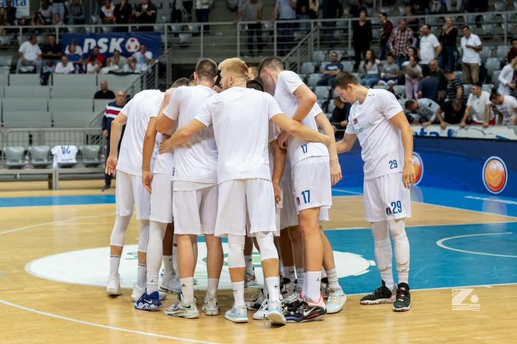 PROBLEMI U KK ZADRU Jusup: "Ima igrača koji još nisu dobili nijednu plaću!" Gunjević: "To je točno, ali ti igrači nisu riješili svoj pravni status!"
