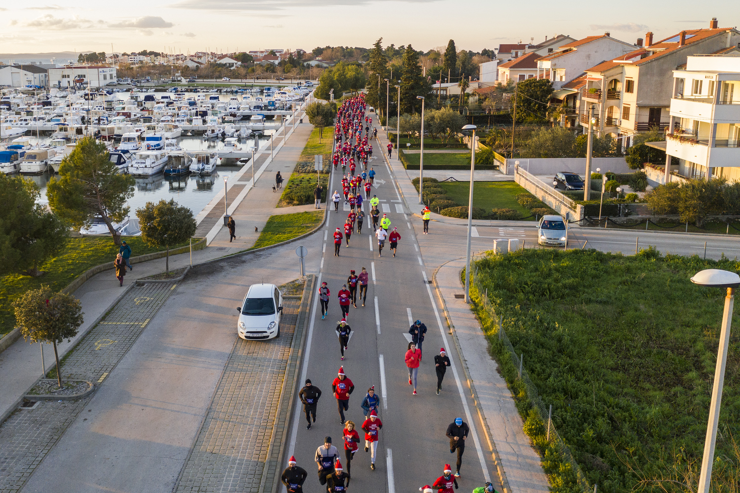 Zadar Christmas Run 2022 - trkački božični spektakl u crvenim božičnim  kapicama