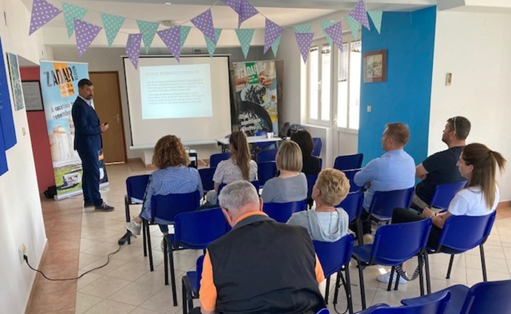 Turistička zajednica Zadarske županije organizirala edukacije za pružatelje ugostiteljskih usluga u domaćinstvu u Zadru, Biogradu, Pagu, Ninu, Preku, Benkovcu i Gračacu