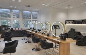 ŽUPANIJSKI OBJEKTIV Ravnateljica Obrtniče škole Gojka Matuline Silvana Ujdur Bilan: Ponosni smo na naše nove projekte! U našem novom salonu za vanjske korisnike, naši sugrađani će uz simboličnu naknadu dobiti novu frizuru!