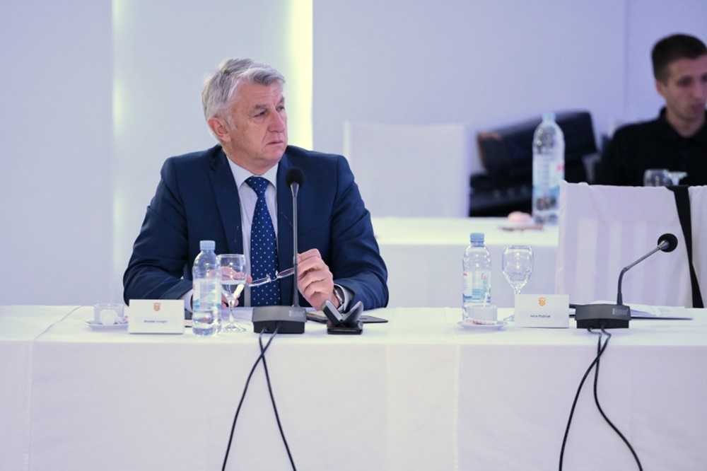 Župan Longin na sastanku s premijerom i županima