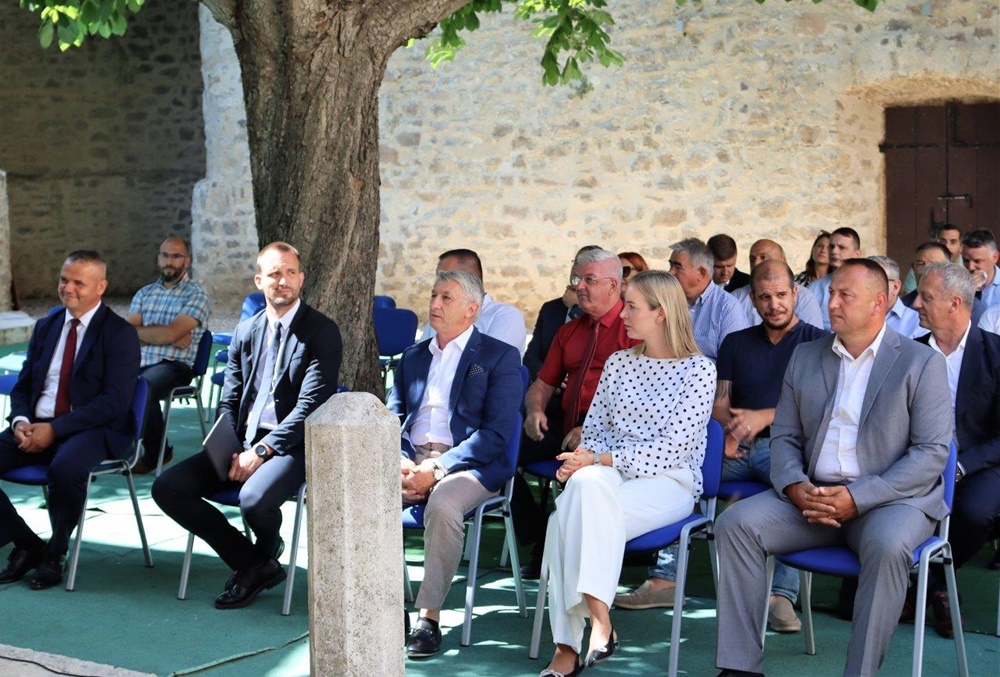 Ministar Erlić uručio 42 ugovora za projekte u Zadarskoj županiji u vrijednosti 7,2 milijuna eura