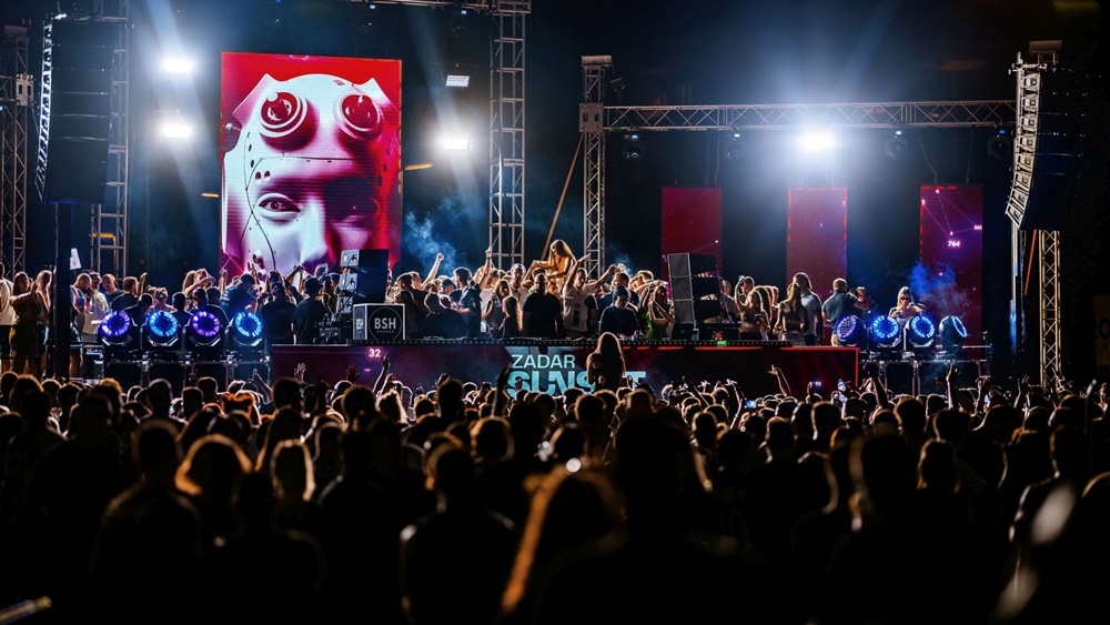 SPEKTAKULARIM NASTUPIMA DJ ZVIJEZDI PACO OSUNE I STACEY PULLENA POČELO 3. IZDANJE ZADAR SUNSET FESTIVALA  Ne propustite večerašnji nastavak uz Joris Voorna i Flashmoba