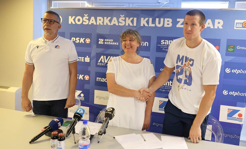 SVEČANI TRENUTAK NA VIŠNJIKU  Potpisan ugovor s Lukom Božićem