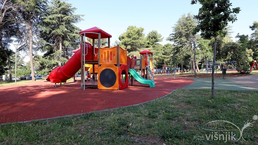 ŠC VIŠNJIK Zbog olujnog vjetra izbjegavajte Dječji park!