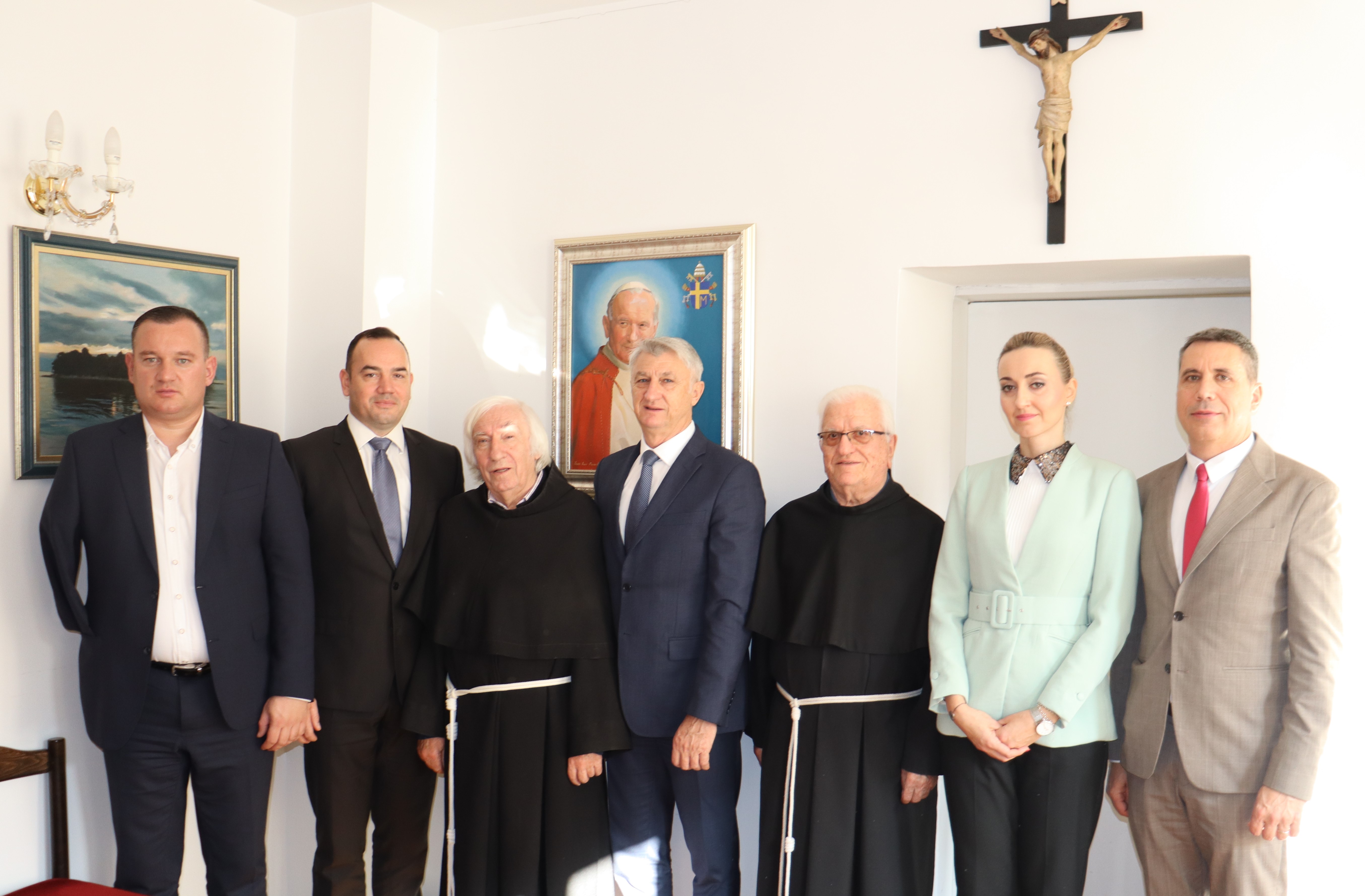 Župan u predbožićnom posjetu franjevcima i benediktinkama