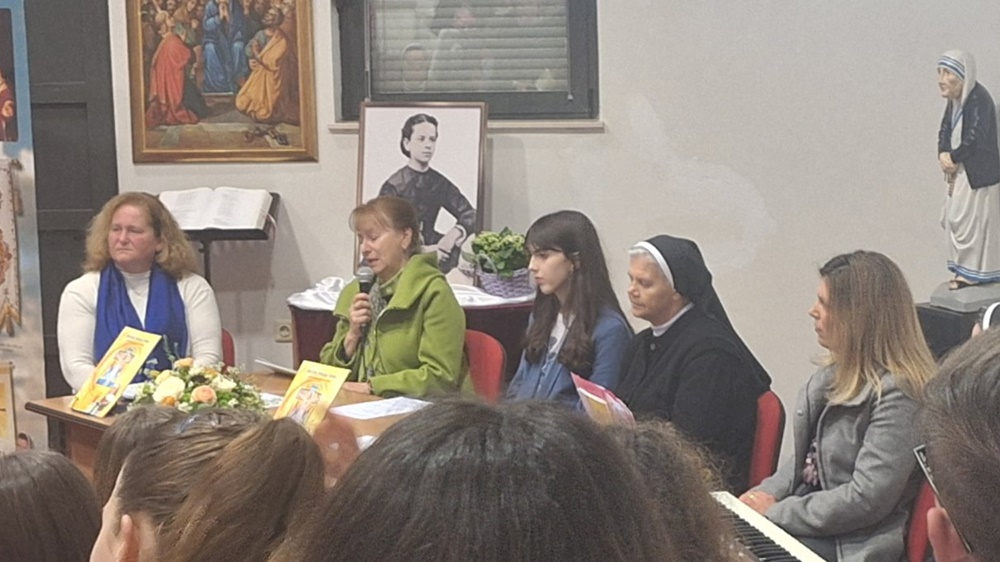SRCEM PREMA NEBU Predstavljena slikovnica o životu časne Majke Marije Krucifikse Kozulić koju su zajedničkim snagama stvorile dvije učenice!