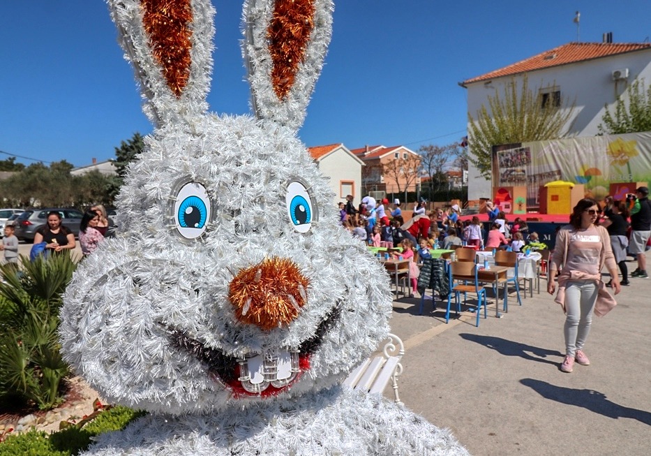 BOGATI USKRŠNJI PROGRAM NA VIRU Na Uskrs koncert Ivice Sikirića Iće
