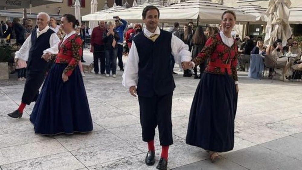 ETNO DANI  ZADARSKE ŽUPANIJE 1. lipnja godine Izvorna folklorna skupina Silba predstavlja sibenski tanac