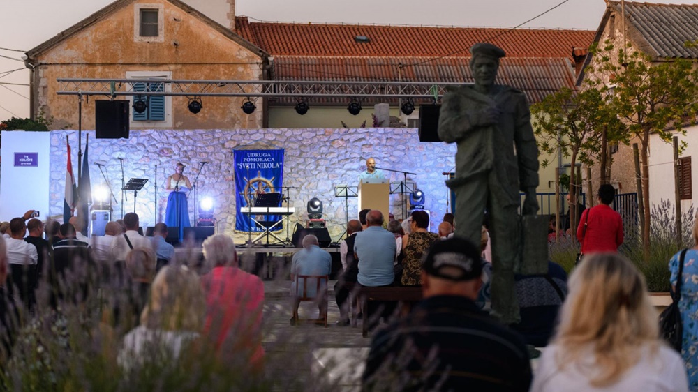 TRADICIONALNA MANIFESTACIJA OD 22. DO 25.6.  Na Danima pomorstva u Vrsima klapa Sveti Juraj HRM, klapa Intrade…
