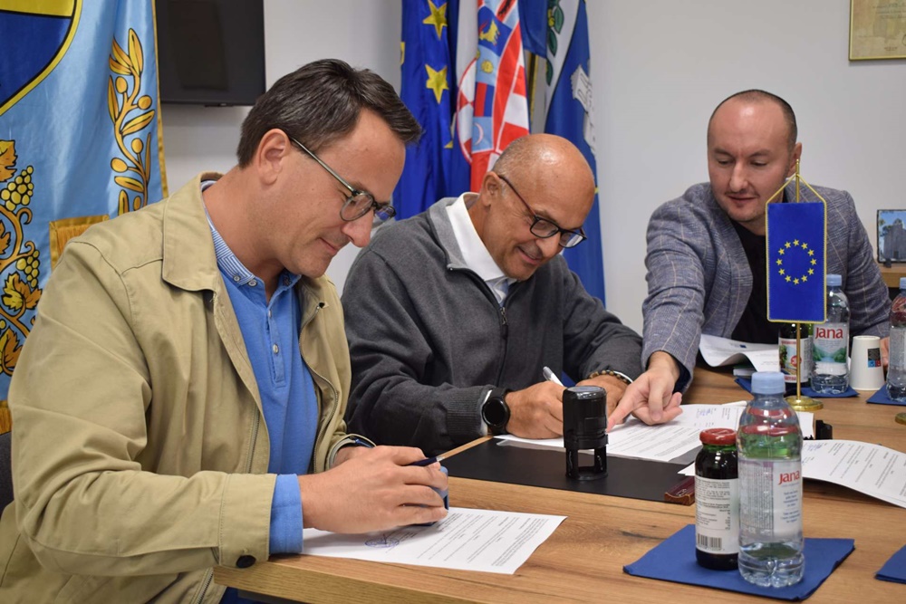 Općina Sveti Filip i Jakov potpisala ugovor za gradnju Centra za starije osobe: 8,7 milijuna eura za razvoj socijalne infrastrukture