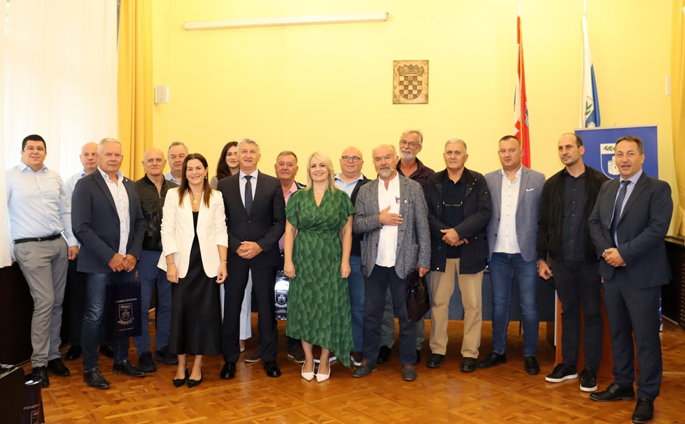 "ŽUPANIJSKI OBJEKTIV" Tradicija se nastavlja, župan Longin i ove godine primio najbolje enogastro proizvođače