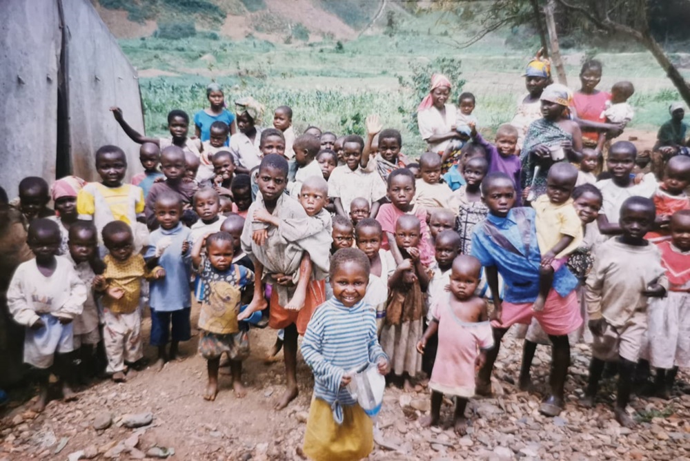 VELIKI HUMANITARNI KONCERT NA VIŠNJIKU Kupi ulaznicu i osiguraj jednom djetetu u Africi hranu za cijelu godinu!