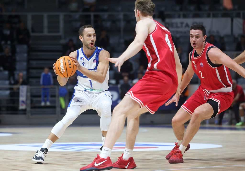 SEDAM KOLA, SEDAM POBJEDA Košarkaši Zadra u Krešinom domu bolji od Dubrovnika