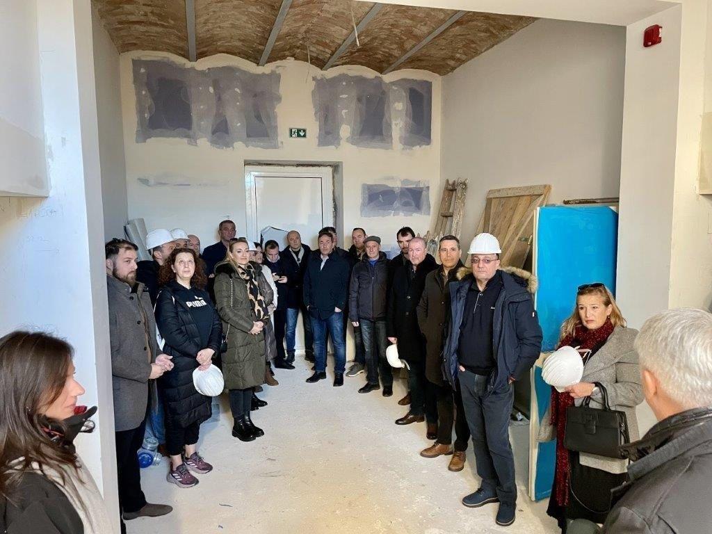 Župan Longin sa županijskim vijećnicima u obilasku strateških projekata: Hospicij, CGO, Poljoprivredno-edukacijski centar, Baštica i azil
