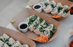POČINJE TUNA, SUSHI & WINE FESTIVAL  Magurov tim na otvaranju priprema delikatesna jela od tune, a navečer nastupaju sestre Husar